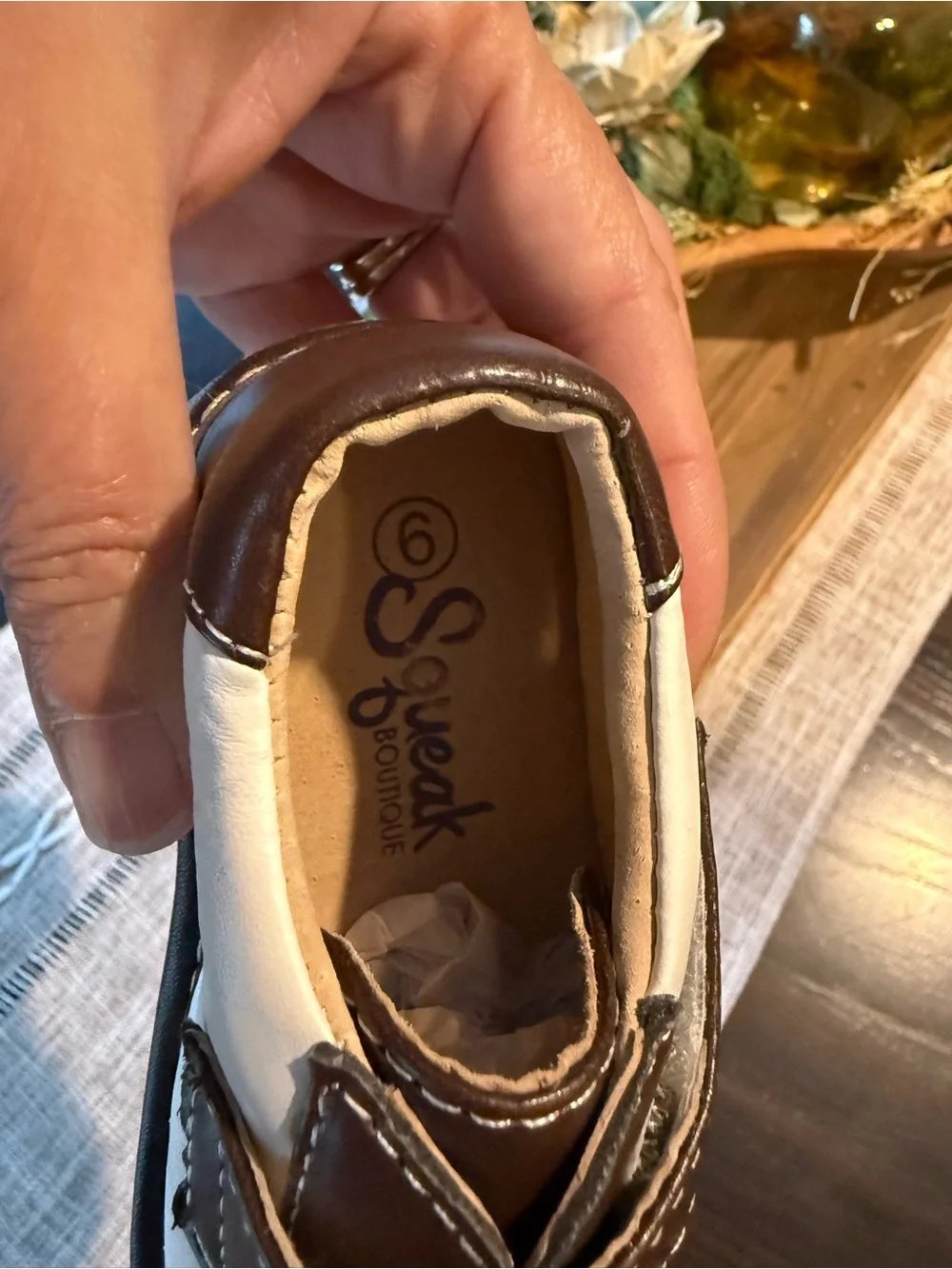 Squeak boutique infant brown and white saddle shoes in size 6